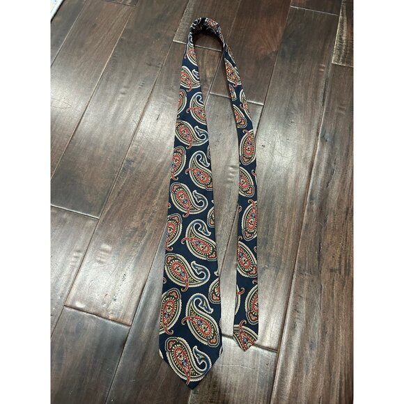 Roundtree & Yorke Hand-Sewn Paisley Necktie All Silk Made In USA - Picture 6 of 7